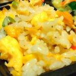 華龍DELI - 意外に炒飯がイマイチです。全体的に味が薄いかな？炒め方は良いんだけど旨味控えめ。