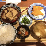 肉豆冨とレモンサワー 大衆食堂 安べゑ - 肉豆腐定食(黒・ご飯大盛)