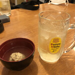 寿司居酒屋 きらく - お通し　角ハイボール