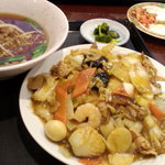 Shukokaku - 台湾ラーメンと中華丼のセット