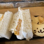 cafeちょここ - 自家製パンのフルーツサンドとクッキー