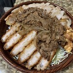 Kitchen Origin Yotsukaido Ekimae Ten - Jr.の中身は豚とろ焼肉、とんかつ、牛焼肉、唐揚げ＋お楽しみ