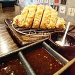 Kinu no Tonkatsu Mauka Shokudo - 絹の特上ロースかつと3種の味