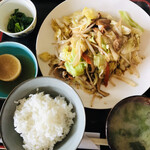 Restaurant Pelican - 肉大盛 野菜炒