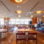 Hotel Granvia Wakayama Dining Miyu - 総座席数70席の広々とした店内。メインフロアはバリアフリーでお子様からご年配の方まで安心。