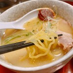 Ajiyoshi Tei Oodate Ten - ハーフ辛味噌ラーメンの麺