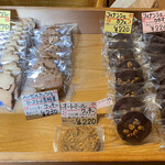 いのこ菓子店 - 店内│ショウケース