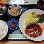 大多成 - ハンバーグ定食 600円　(2021.4)