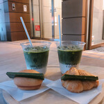 IPPUKU&MATCHA Nihonbashi Ten - 抹茶ラテ（650円）と抹茶チョコレートクロワッサン（500円）と抹茶チョコレート熱々パン（500円）