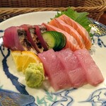 Rokusen Tsutenkaku Honten - 刺身定食サーモン、ケンケンかつお、なんだろ？