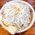 Wild Ramen Gonzo Nihon Honten - アマゾネス
                        野菜マシ背脂マシ醤油マシニンニク追加
                        横から撮るべきですね。