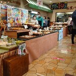 石窯パン工房　Pan De Park - 店内に入るとお客さんで賑わっておりました。