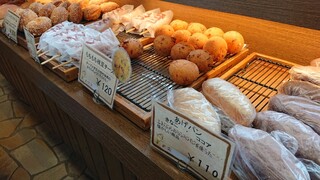 石窯パン工房　Pan De Park - 手頃な値段でいろいろな種類のパンが沢山あり、どれも美味しそうです！