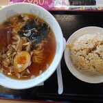 Senri Kou Sanwa Inashiro Ten - ラーメン+半炒飯580円 (税抜)