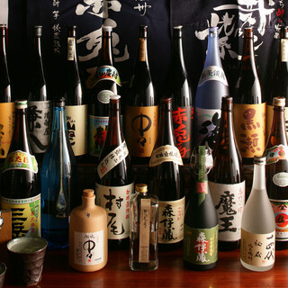 Approximately 300 types of shochu! Amazing shochu cellar