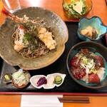 Fukuuchi - 皇帝の海老天と二八手打ち蕎麦﻿  2300円
                        ミニマグロ丼﻿、小鉢﻿、つけもの﻿