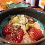 Fukuuchi - 皇帝の海老天と二八手打ち蕎麦﻿  2300円
                        ミニマグロ丼﻿、小鉢﻿、つけもの﻿