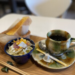 Cafe & Guest House Moyaiya - ホットコーヒーモーニングセット+サラダ