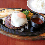 Royal Host Hayashimaintaten - 国産黒毛和牛・黒豚ハンバーグステーキ ブラウンバターソース目玉焼き付き、ライス