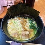 湯河原ラーメン - ラーメン780円麺硬め。海苔増し90円。