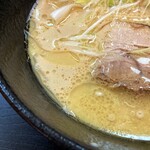 湯河原ラーメン - クリーミーなスープだけど甘みは控えめ。