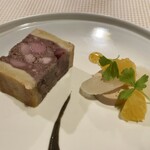 CHIMIKEPP HOTEL - 十勝産仔牛、蝦夷豚、鴨肉のパテアンクルート、フォアグラ、甘夏みかん