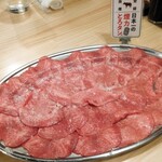 Taishu Horumon Yakiniku Kemuriki Gifu Akanebe Ten - 名物とろタン