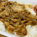 DELI Nishinariku Ten - 焼肉弁当¥590-
                        見た目より何倍も美味しいからね
                        ホントにホントだよ♡♡ᵕ̈*⑅