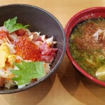 Muten Kura Zushi Izumiotsu Ten - くらランチ　旬の海鮮丼 + 追いかつお醤油ラーメン