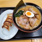 麺堂 帆翔 - 餃子(330円) チャーシュー味噌ラーメン(890円)