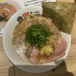 くりや製麺直売所 - 背脂生姜醤油そば 850円