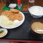 Tonkatsu Daimaru - 特ロースかつ定食900円とコロッケ80円