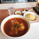 New Gaen Hachikuri Ten - 激赤ラーメンと半チャーハン☆
                        しめて900円