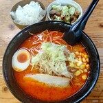 Ramen Yakiniku Emikichi - 【2021.5.19(水)】辛みそらーめん(並盛・150g)870円＋ミニもつ煮250円→0円＋小ライス110円→0円