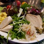 TUCANO'S Churrascaria Brasileira Ikebukuro - 鶏肉はしっとりしていて味付き。奥のプチトマトが激ウマ～✌️