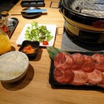 Yakiniku Horumon Ushikura Kyohan Moriguchi Ten - 令和3年5月 ランチタイム
                        牛タンランチ120g 税込1408円