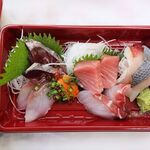 Bishoku Sakedokoro Mon - 下田漁港直送 刺身定食・テイクアウト 1,000円（美飾酒処 文）