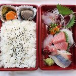 Bishoku Sakedokoro Mon - 下田漁港直送 刺身定食・テイクアウト 1,000円（美飾酒処 文）