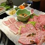 焼肉仕出し　もりかわ - 特選盛合せ、ナムル４種、包み菜盛合せ