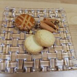 Maison de Petit Four Minamimagome Ten - 珈琲と一緒に頂きます。