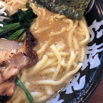 Yokohama Iekei Ramen Tsujitaya Ishibashi Ten - 麺アップ