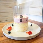 Cafe Rob Higashiosaka Ten - ピンクシャワーパンケーキ　フィルム有り。これをそっと上に上げるとだばーっのはずが…