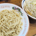 ラーメン豚力 - ＜参考＞大つけ麵＋野菜マシニンニクアブラ