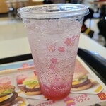 McDonald's Hanakawa Bigguhausu Ten - マックフィズ白桃(クーポン240円)です。