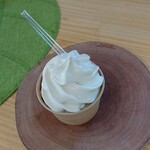 SHIRAKAWA TOFU Oomagari Ten - 豆乳ソフトクリーム　プレーン　360円