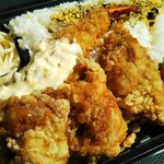 神戸ビーフ館 グリルなかがわ - からあげ&エビフライ弁当 500円