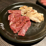 Yakiniku Nakamura Yashimaten - ハラミ 869円・シマ腸 748円