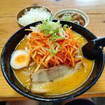 Ramen Yakiniku Emikichi - 【2021.6.18(金)】ネギみそラーメン(並盛・150g)890円＋ミニもつ煮250円→0円＋小ライス110円→0円