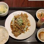 153339346 - 油淋鶏定食…650円乳酸菌飲料まで付いてます