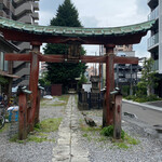 そば処　松月庵 - 店の隣の神社